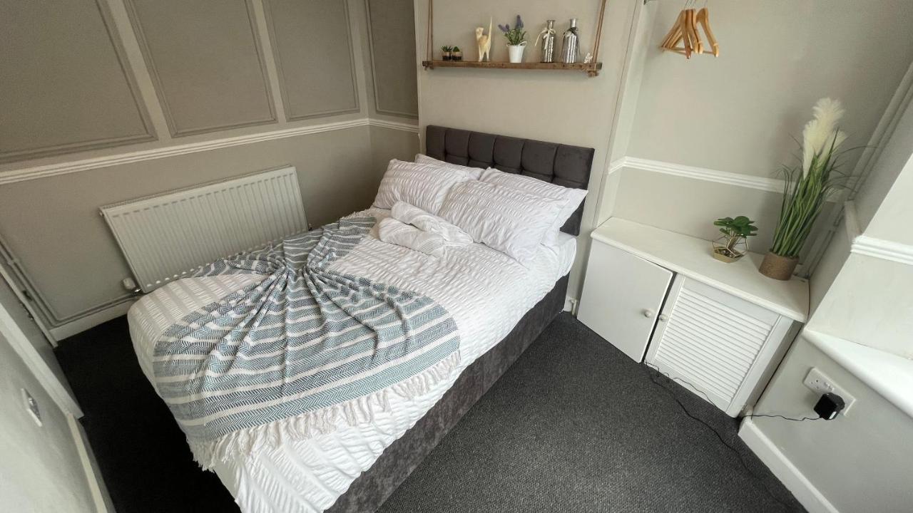 Spacious 6 Bed Home Near City & Albion Stadium Perfect For Contractors! Birmingham Eksteriør bilde