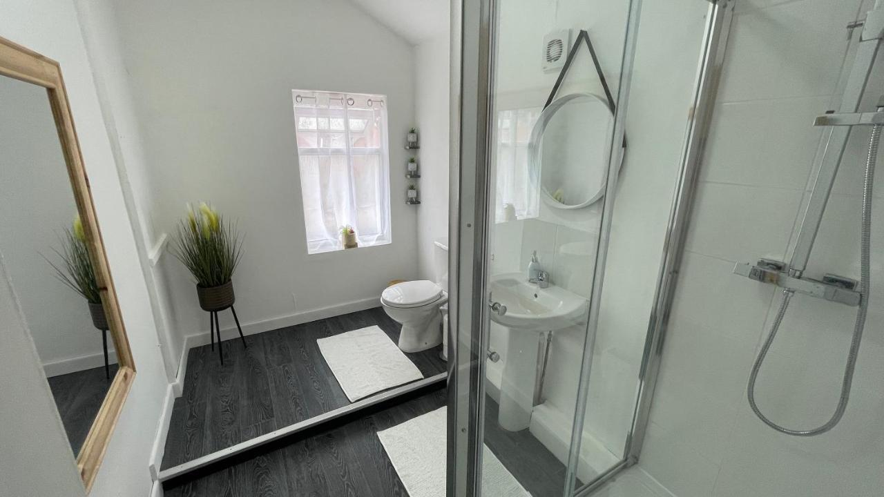 Spacious 6 Bed Home Near City & Albion Stadium Perfect For Contractors! Birmingham Eksteriør bilde