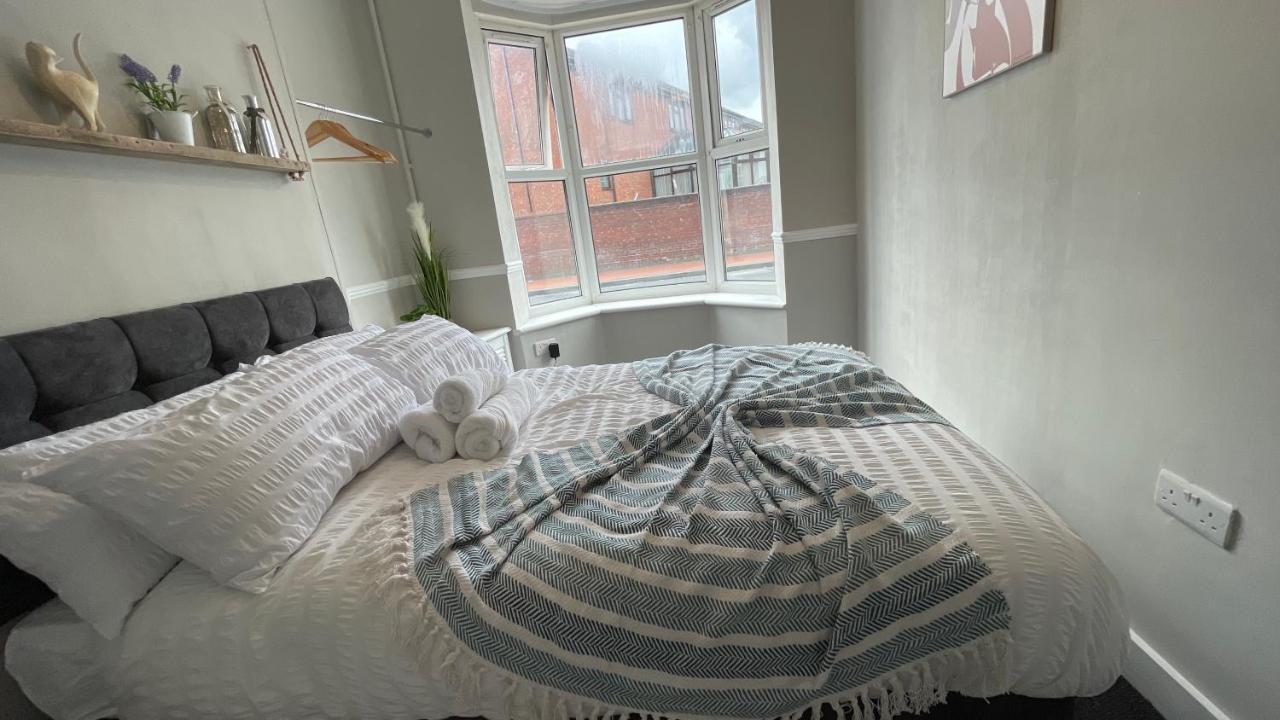 Spacious 6 Bed Home Near City & Albion Stadium Perfect For Contractors! Birmingham Eksteriør bilde